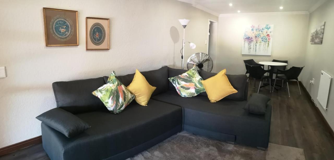Rest-A-While Guest House - Pretoria-Noord Exterior foto